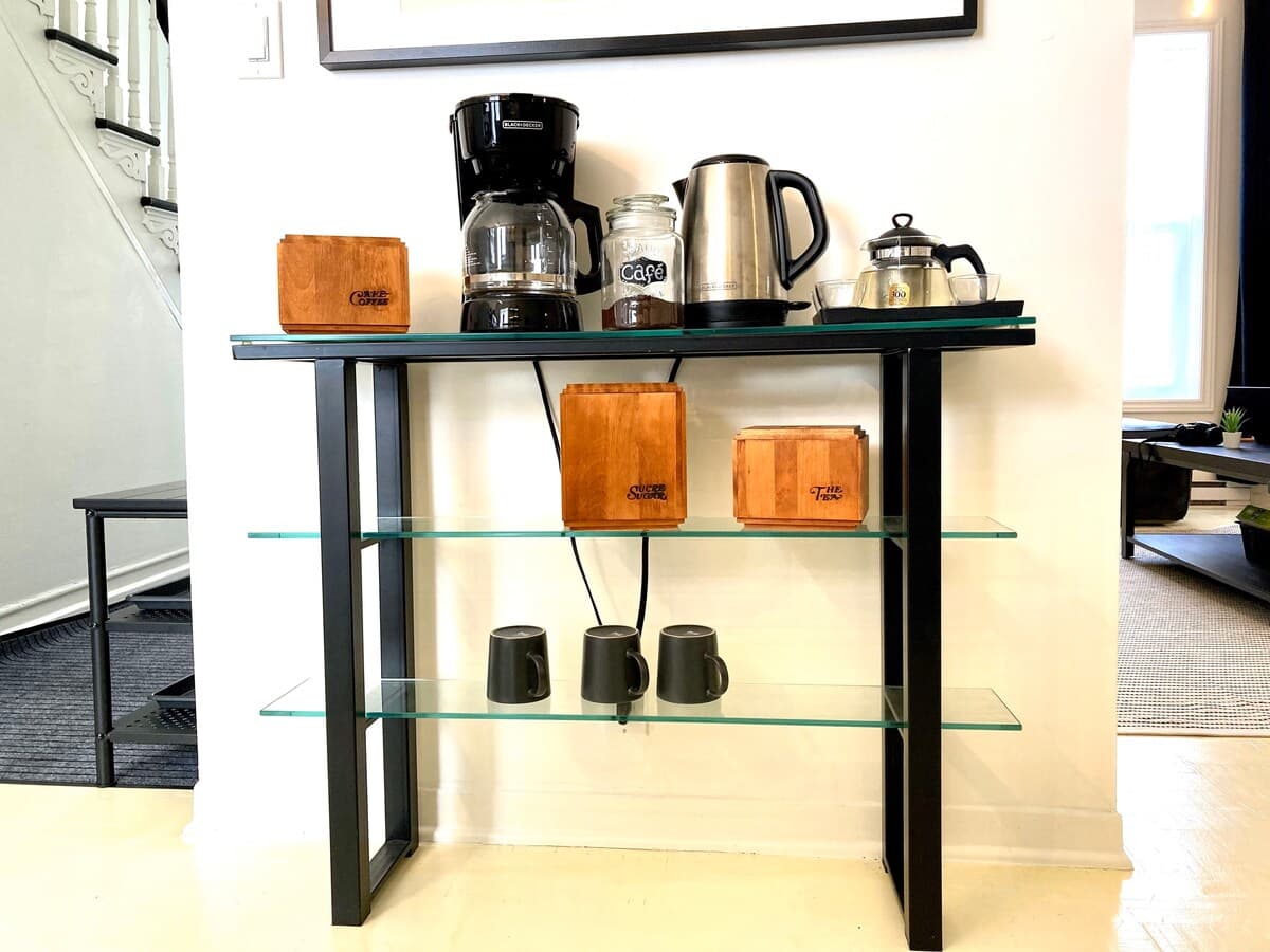 Fully equipped kitchen with modern appliances, spices, quality knives, cookware, and dishwasher. Ideal for cooking, coffee, or casual dining in a sleek, organized space that opens to the dining area—perfect for foodies and families alike.
