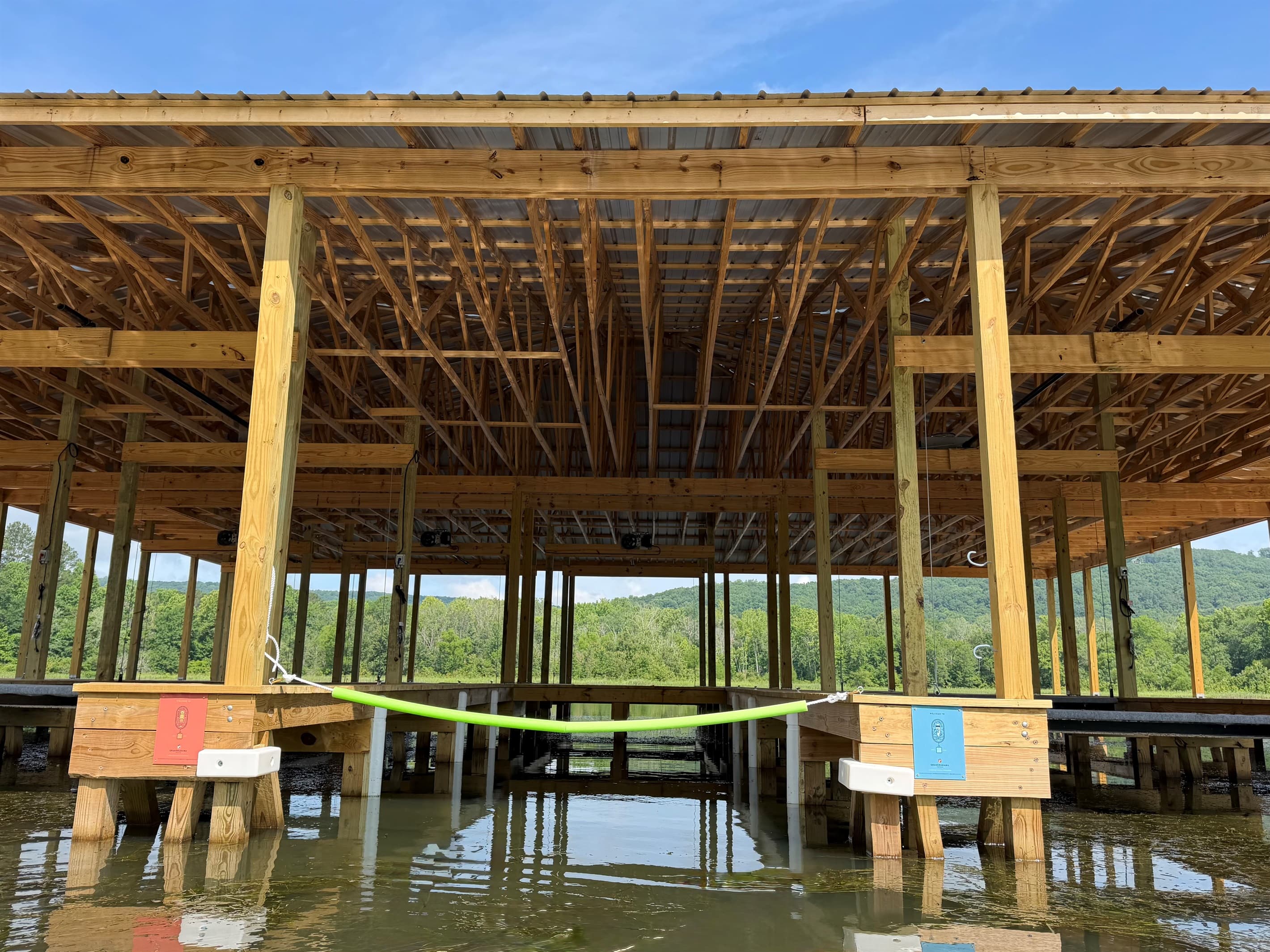 Covered boat slip