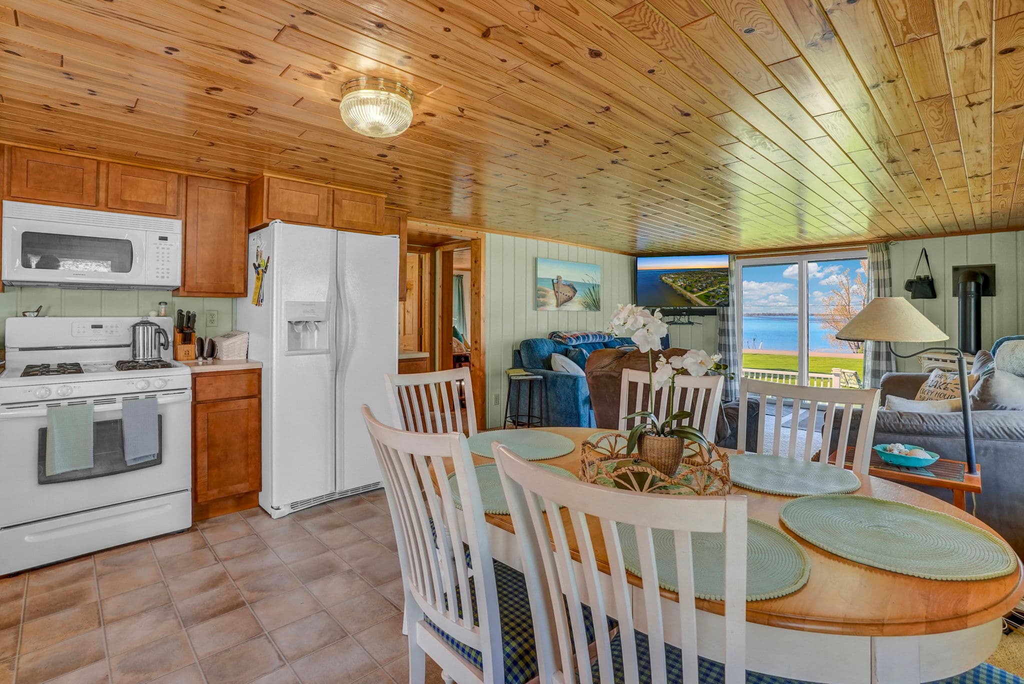 Dining Area/Kitchen