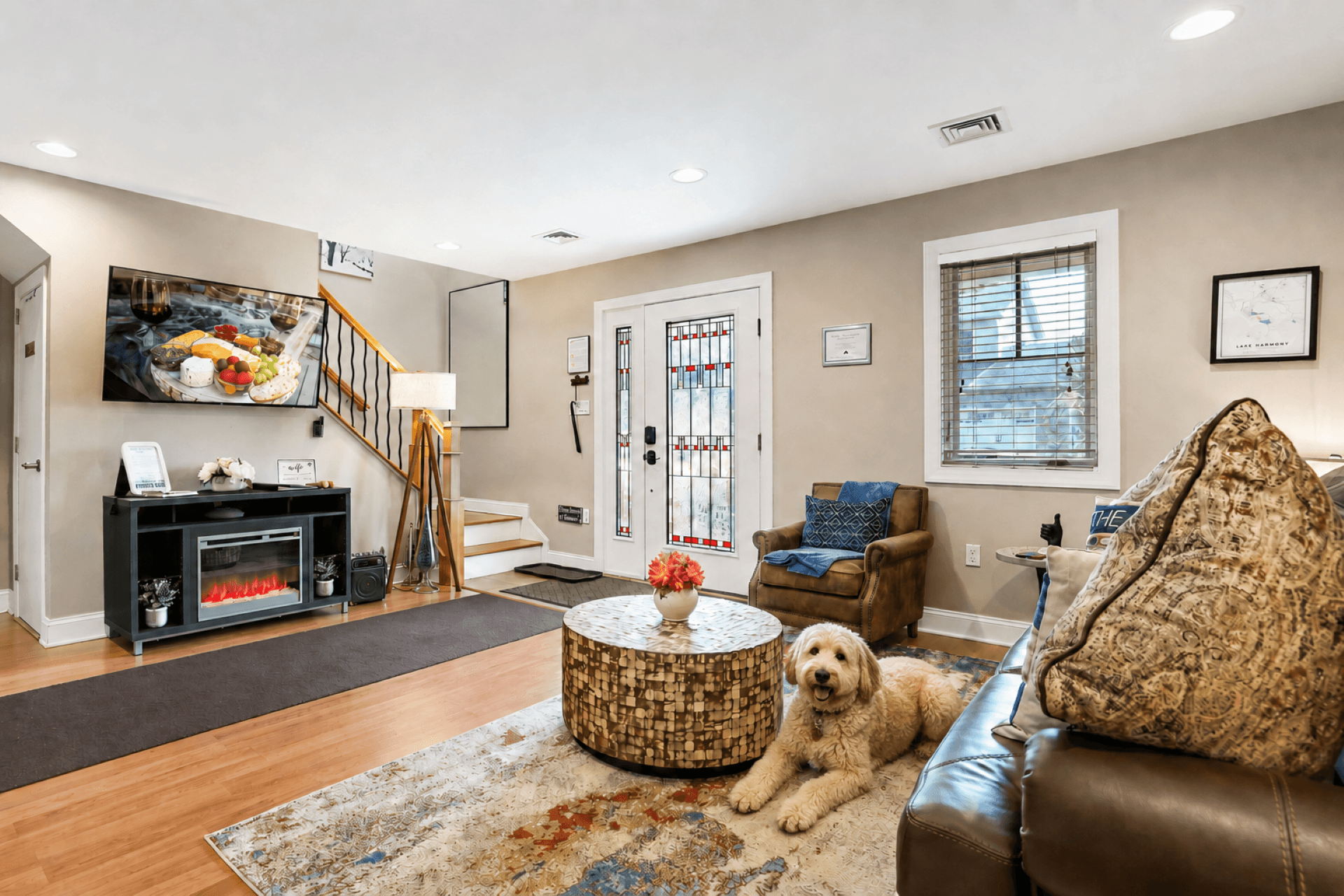 Love dogs? So do we. Your four-legged companion deserves a luxury getaway too. Step inside, settle in, and start making memories together at Hideaway Between Lakes.