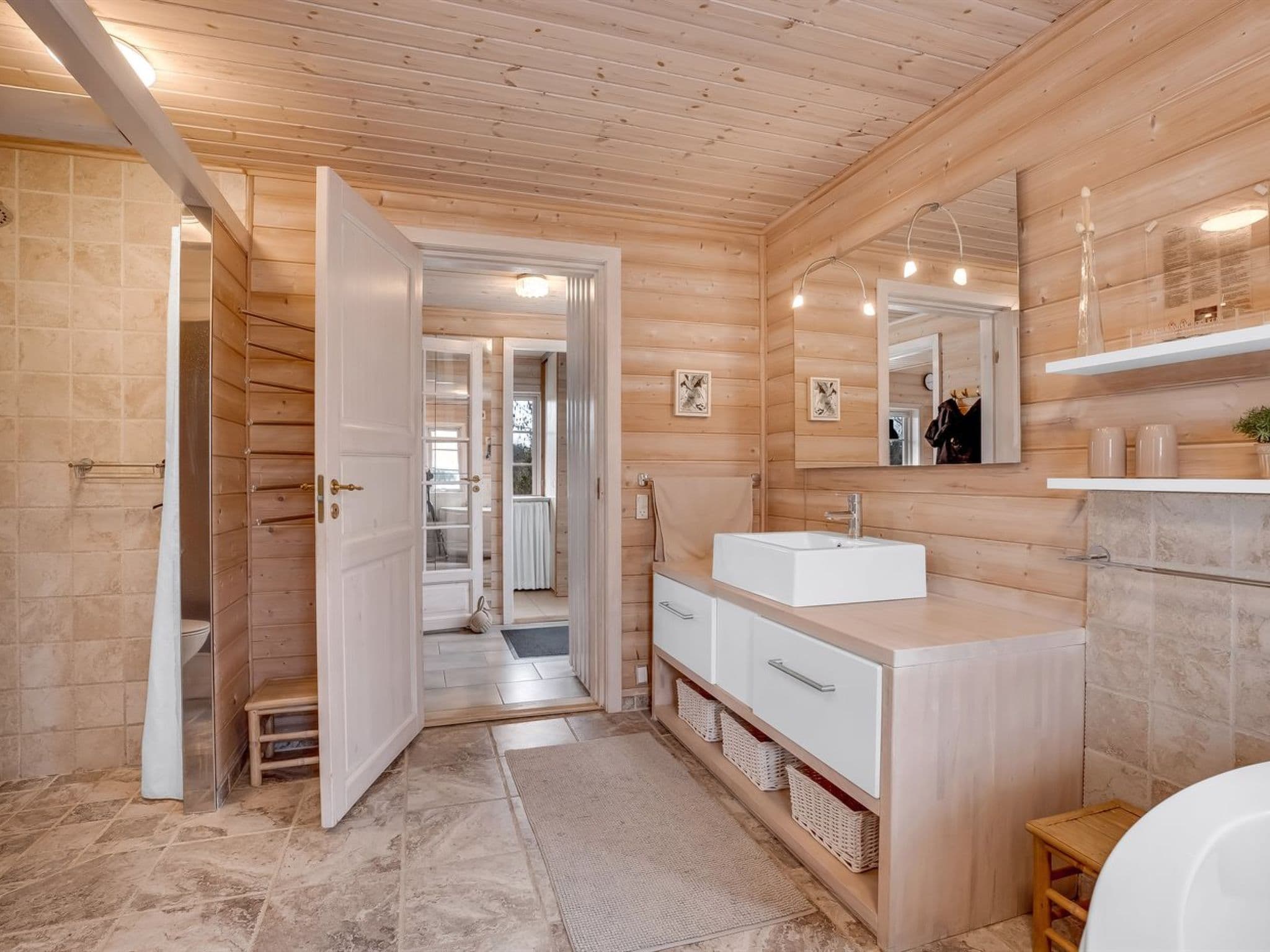 Bathroom / Wellness