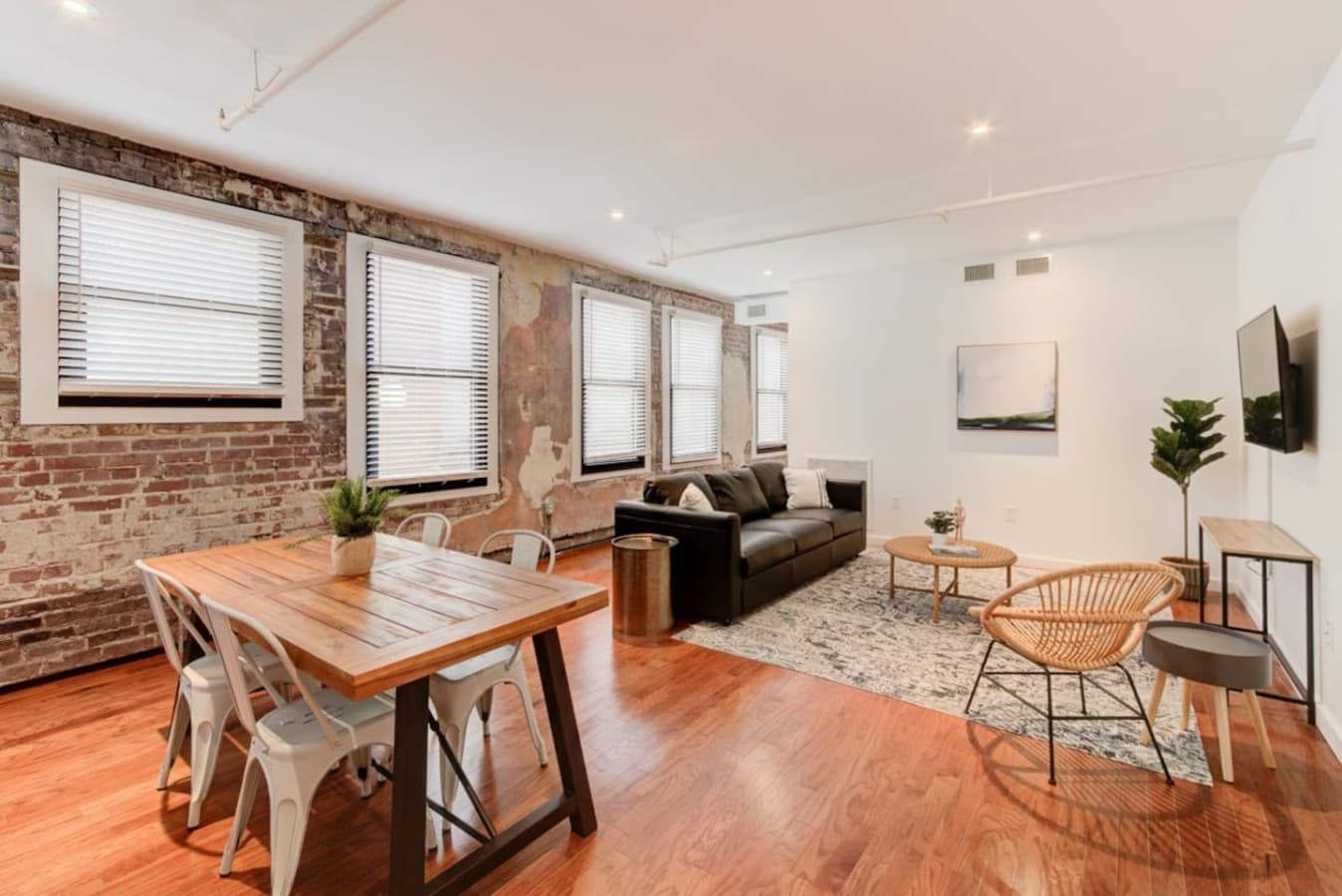 The open floorplan concept lets you enjoy a delish meal, sip a coffee or wine while catching up on your fave Netflix series or finishing up some work, or even both.