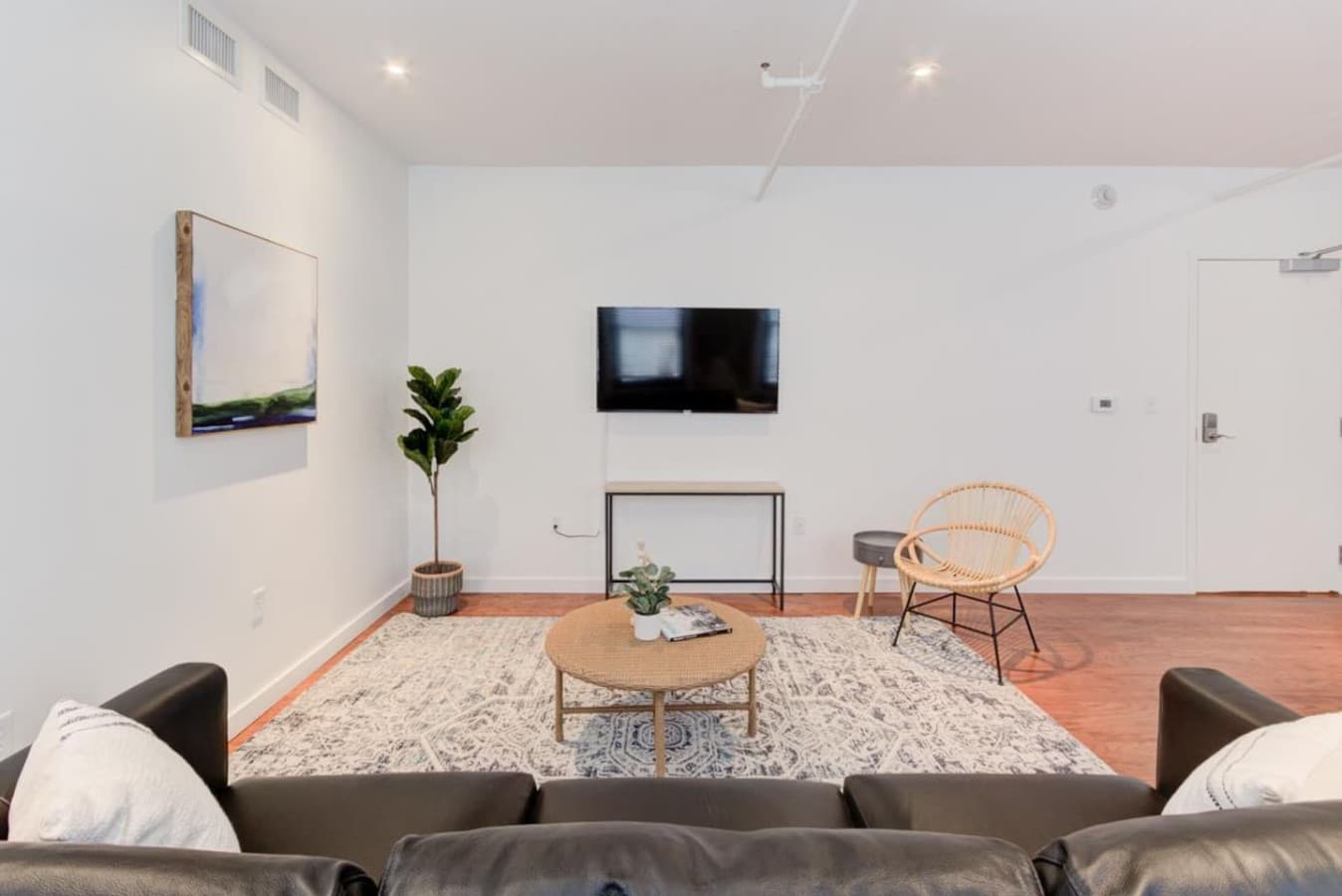 Whether you'll do Netflix and chill with an ice-cold beer or wine, read a book, or play cards this is a perfect spot to lounge and leave your worries away.
