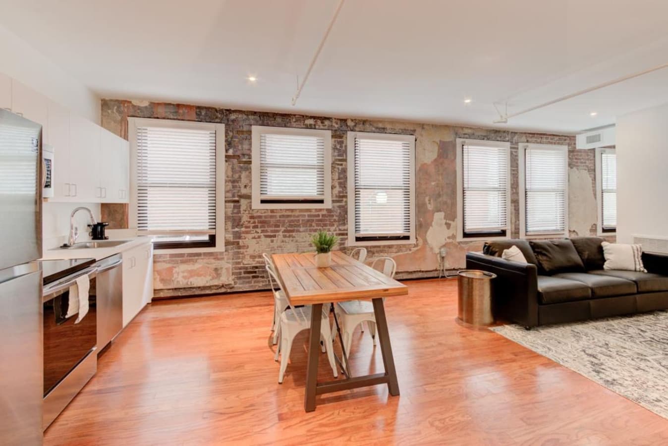 The apartment has a pleasant flow to it and plenty of natural light that boosts a cheery mood and energy all day. 

There are blinds in every window that allow you to control the amount of natural light that comes in.