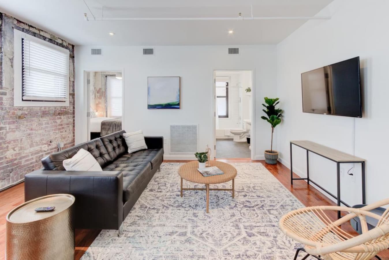 The apartment has a pleasant flow and plenty of natural light that boost a cheery mood and energy all day. 

There are blinds in every window that gives you control over how much light you like.