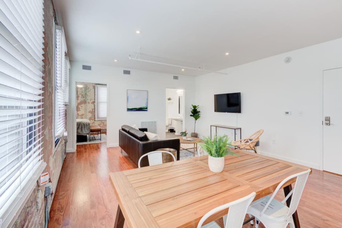 Slow down and savor the moment. 
Focus on the simple pleasure of eating a hearty homecooked meal or a takeout from the array of mouthwatering restos nearby. You can chow and watch at the same time too.

A good full view spot to bedroom and bathroom.
