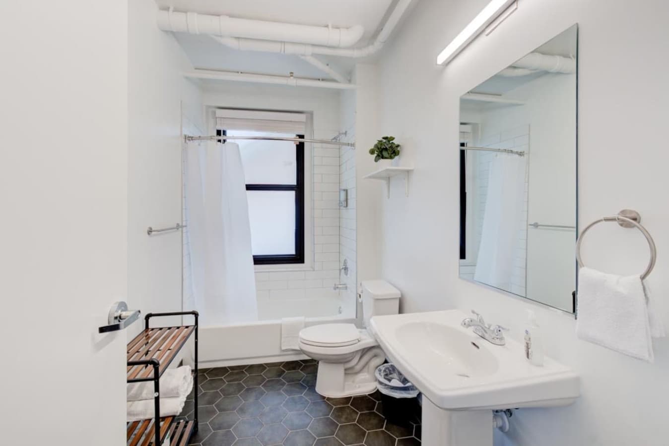 Experience the positive effects of cold and warm water baths.
To kick it up on notch relaxation, play soothing music, close the door, and say no to endless interruptions, especially after a stressful day.