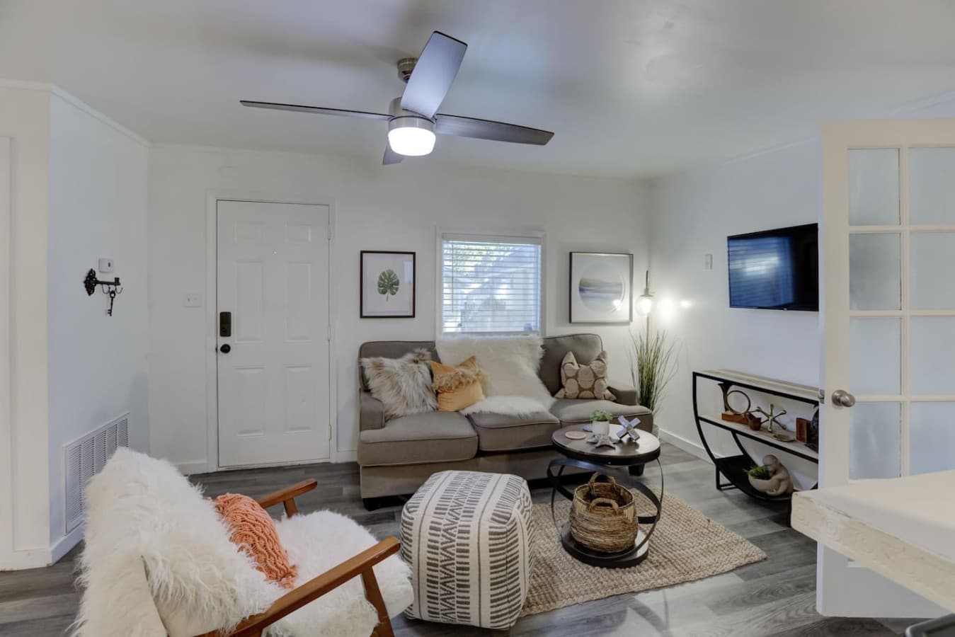 Living room goals: comfy seating + endless streaming.