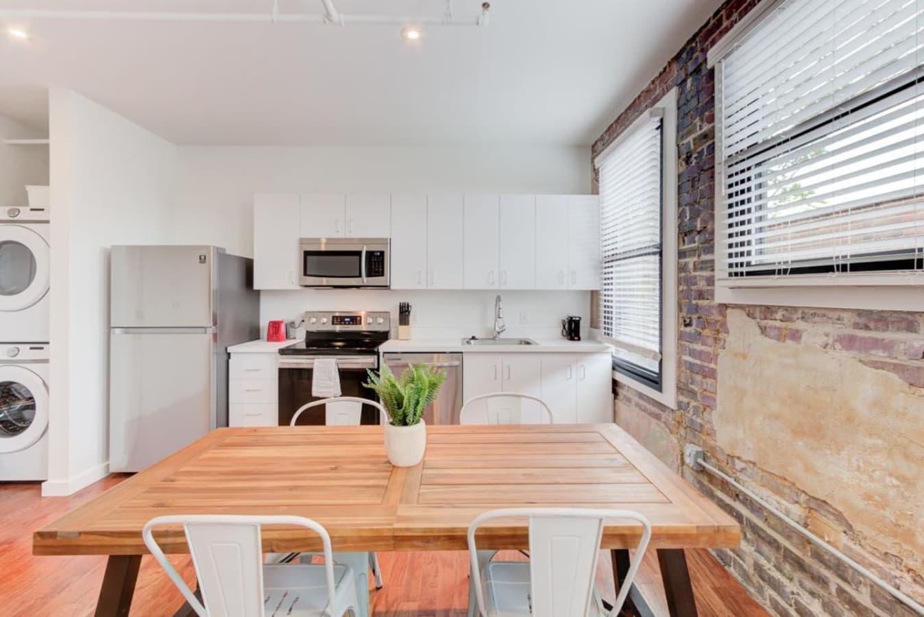 The fully equipped modern kitchen has all the basics to warm up leftovers or takeout food and even cook up a quick hearty meal- Pots, pans, salt, pepper, olive oil, and all that jazz you’ll need for your stay.