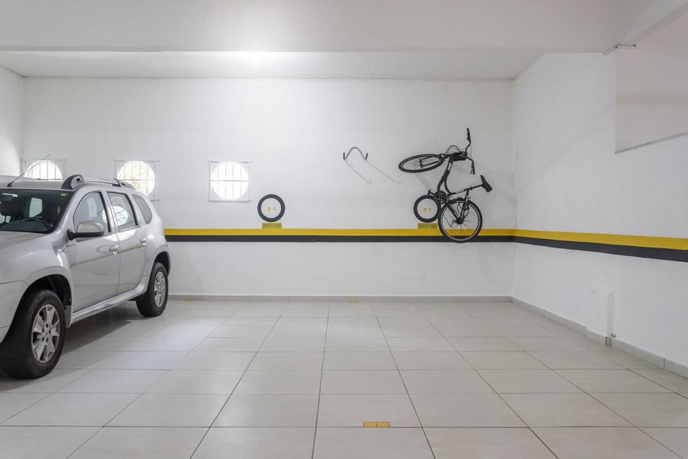 As bicicletas e itens de praia localizados nas vagas de garagens não fazem parte da locação e não devem ser utilizadas pelos hóspedes