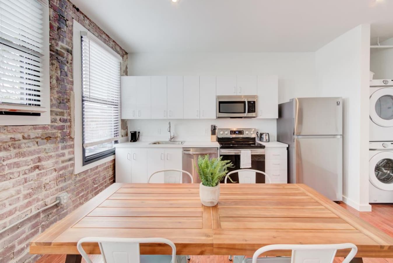The fully equipped modern kitchen has all the basics to warm up leftovers or takeout food and even cook up a quick hearty meal- Pots, pans, salt, pepper, olive oil, and all that jazz you’ll need for your stay.