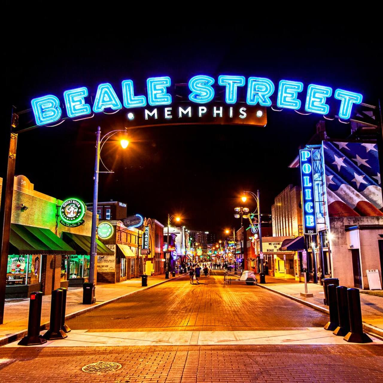 Just a 12-minute drive to Beale Street—immerse yourself in Memphis’ legendary music scene.