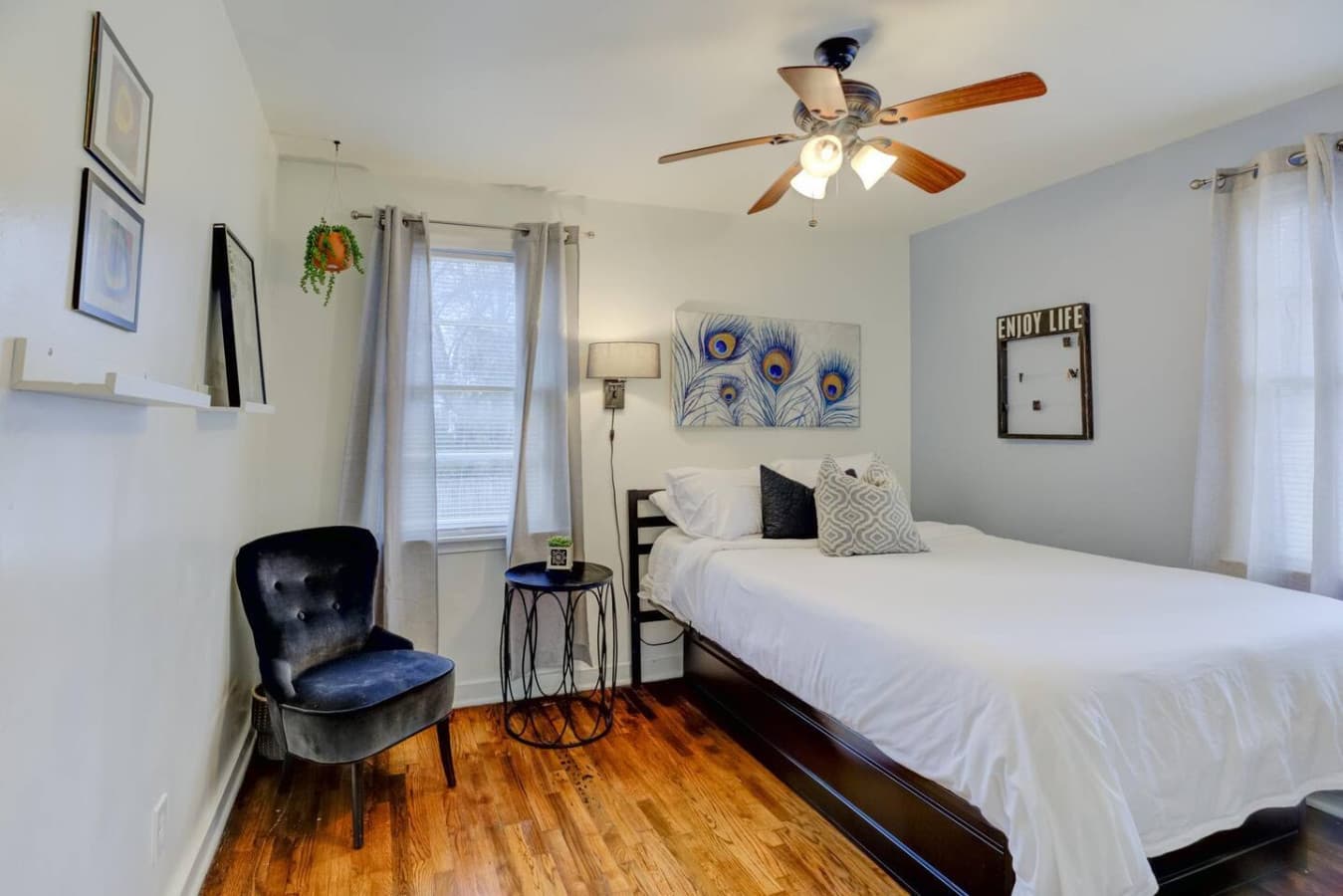 Queen bed, fresh linens, and pure relaxation.