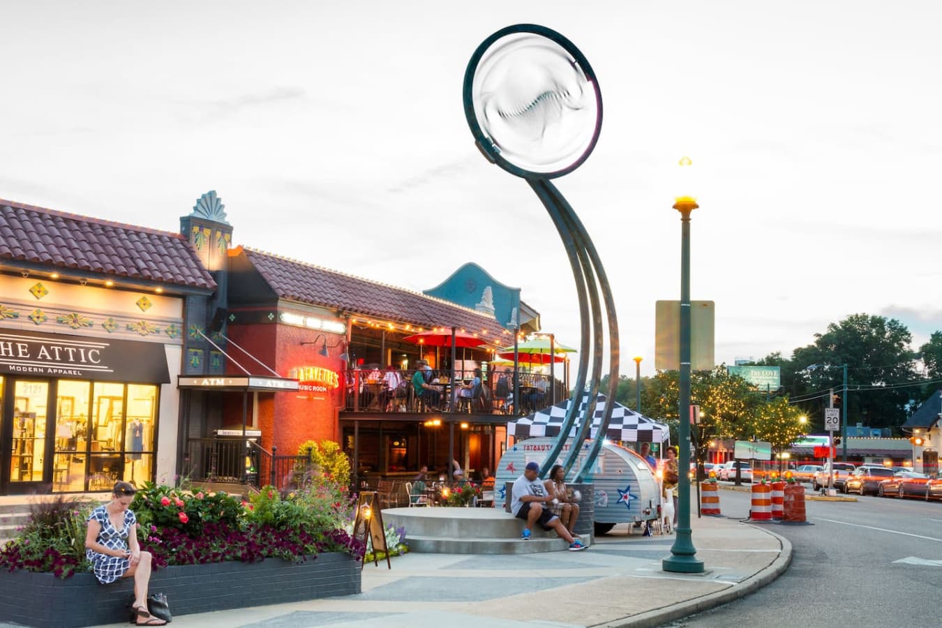 Your shortcut to Memphis nightlife—9-minute stroll to Overton Square and Lafayette.