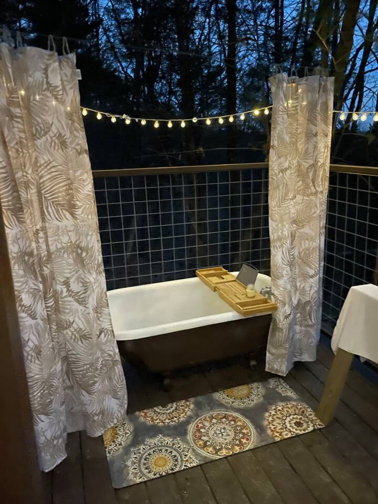 Outside bathtub under the stars!