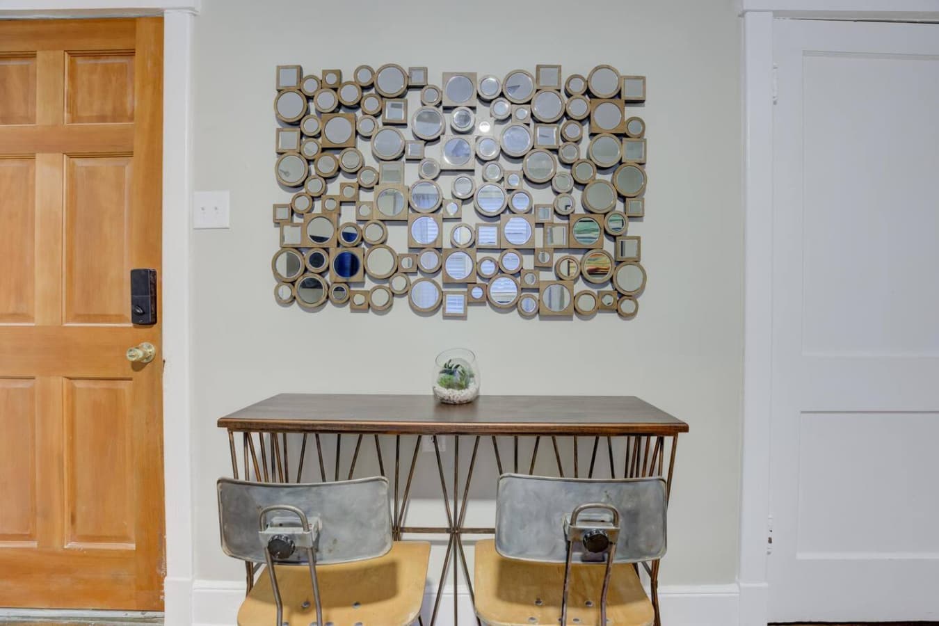 Your own little dining nook—perfect for morning coffee or dinner for two.