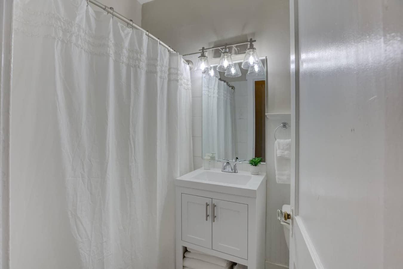 Fresh bathroom with a classic tub/shower setup.