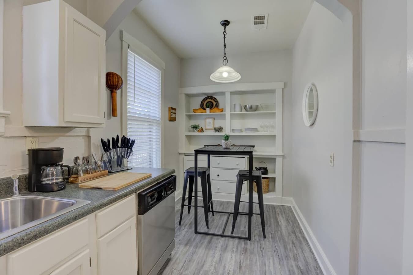 Breakfast, late-night snacks, or takeout—you’ve got the perfect table for it.