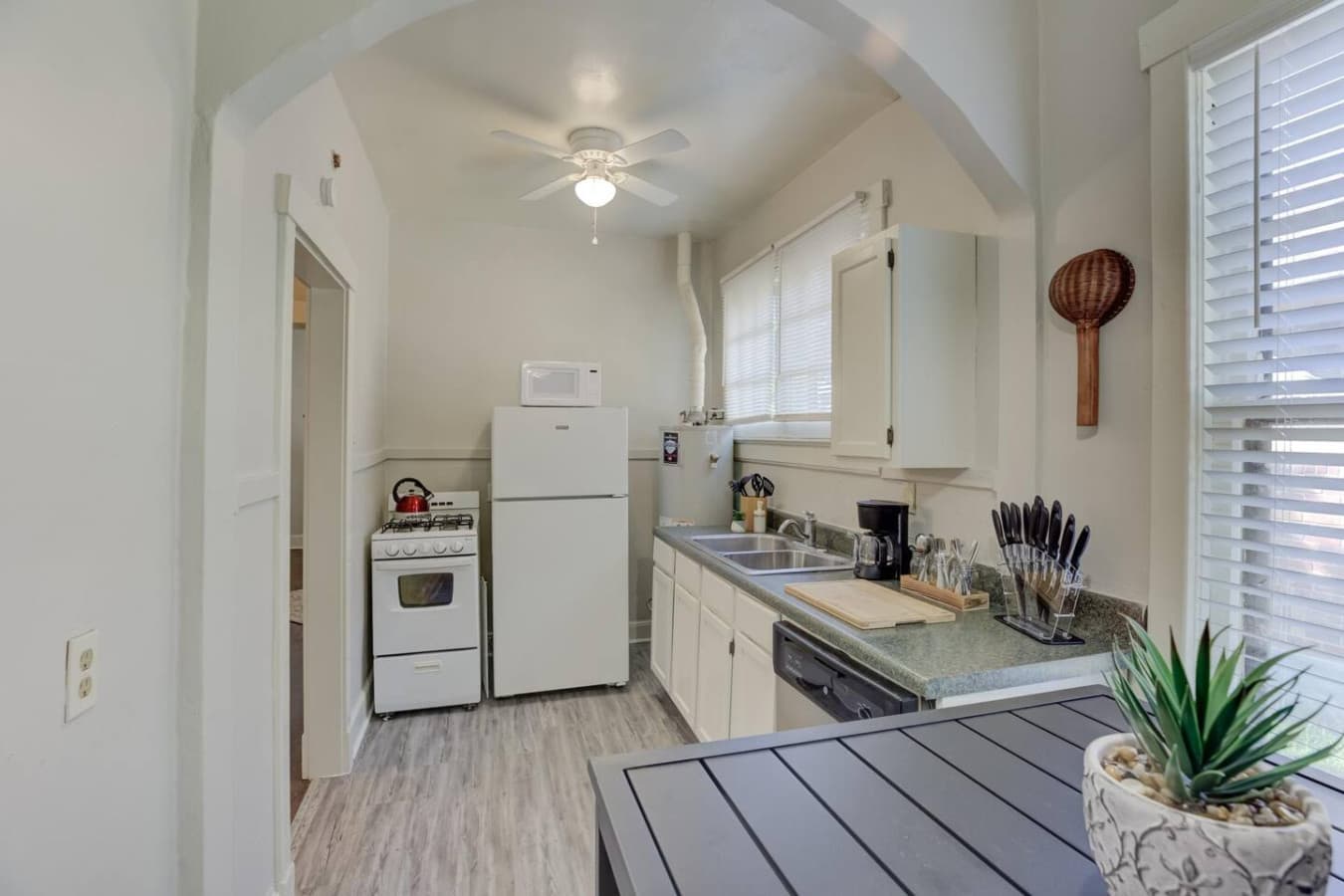 Full-sized appliances and all the essentials—ideal for guests who love to cook.