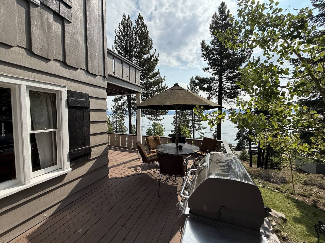 Grill, dine, and soak up the lake views—it doesn’t get better than this.