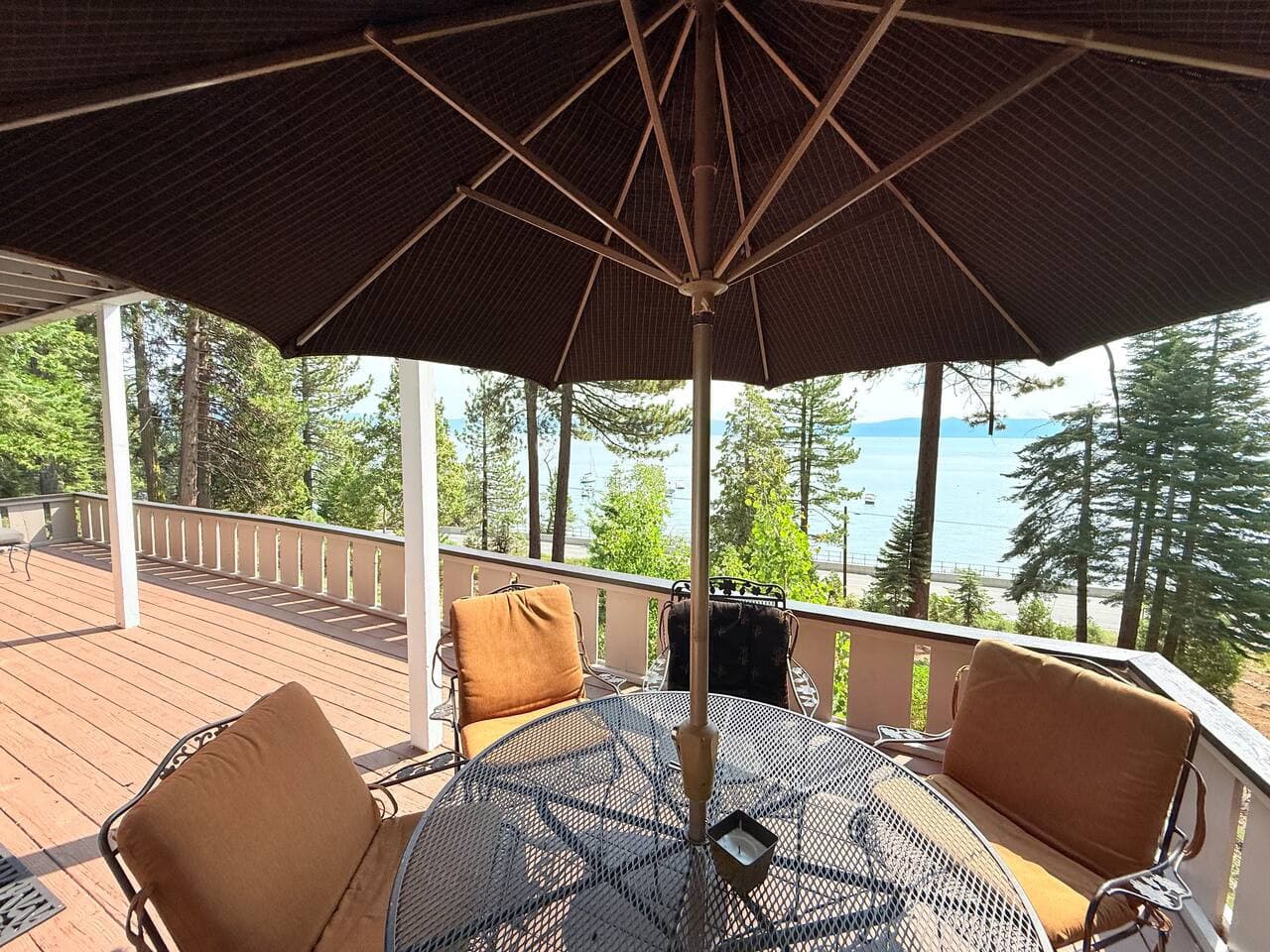 Your front-row seat to Tahoe’s sparkling waters while you savor every meal.