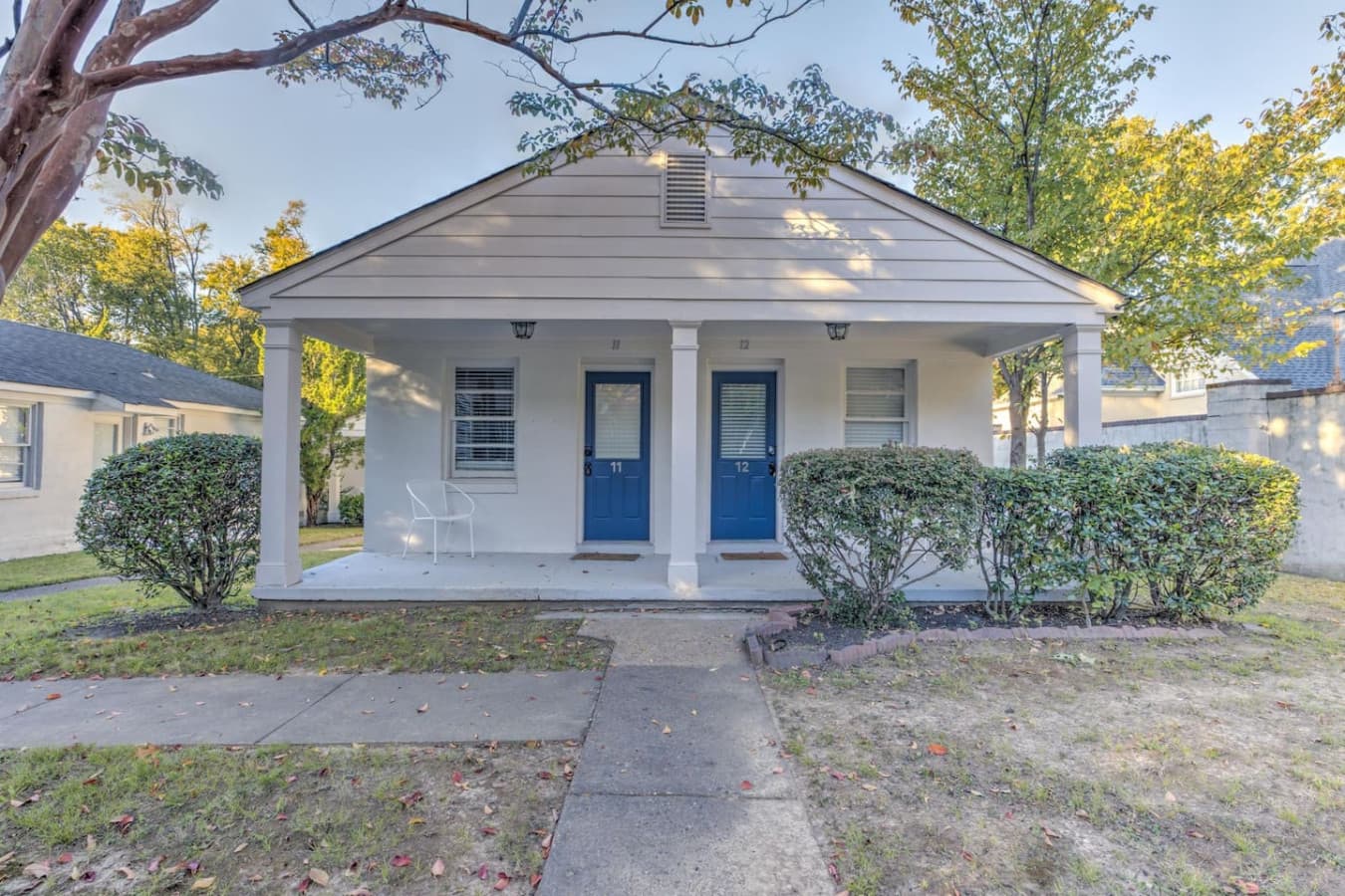 Your cozy Memphis stay starts with this inviting front path.