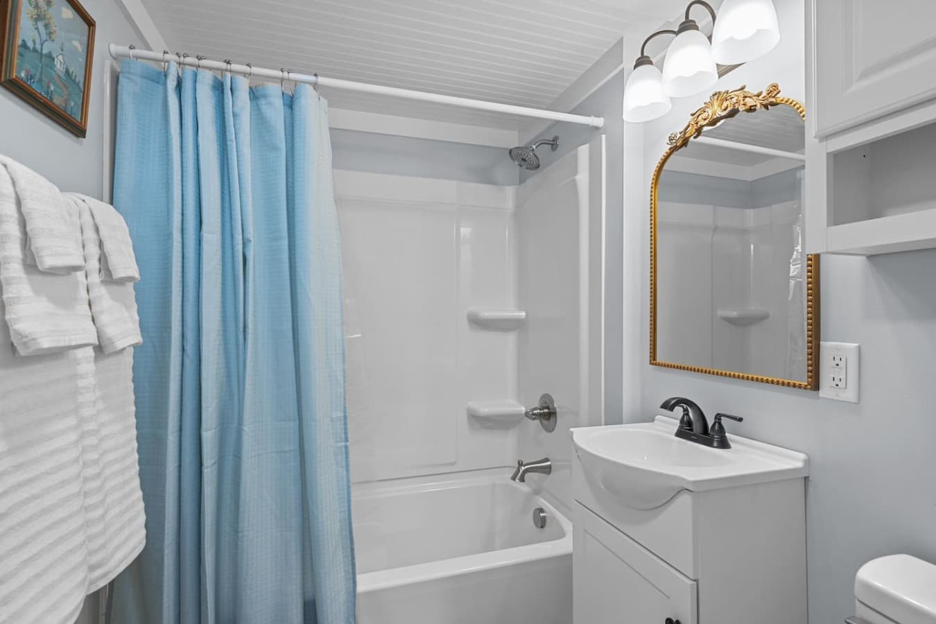Bright, fresh, and fully stocked our full bathroom comes with a shower, tub, and everything you need for a relaxing routine.