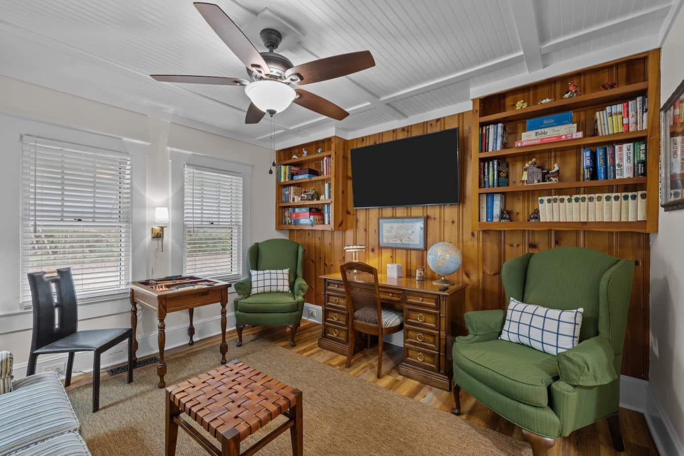 A quiet space for reading, relaxing, catching up on work, or watching your favorite TV show—our den is your corner!