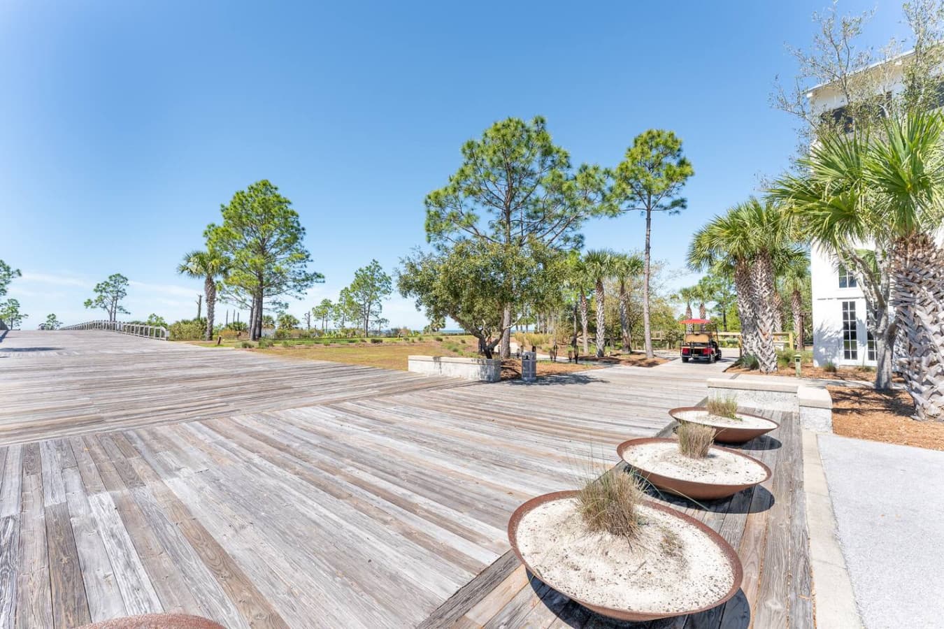 Walk around the neighborhood or rent a golf cart to drive around, the choice is yours