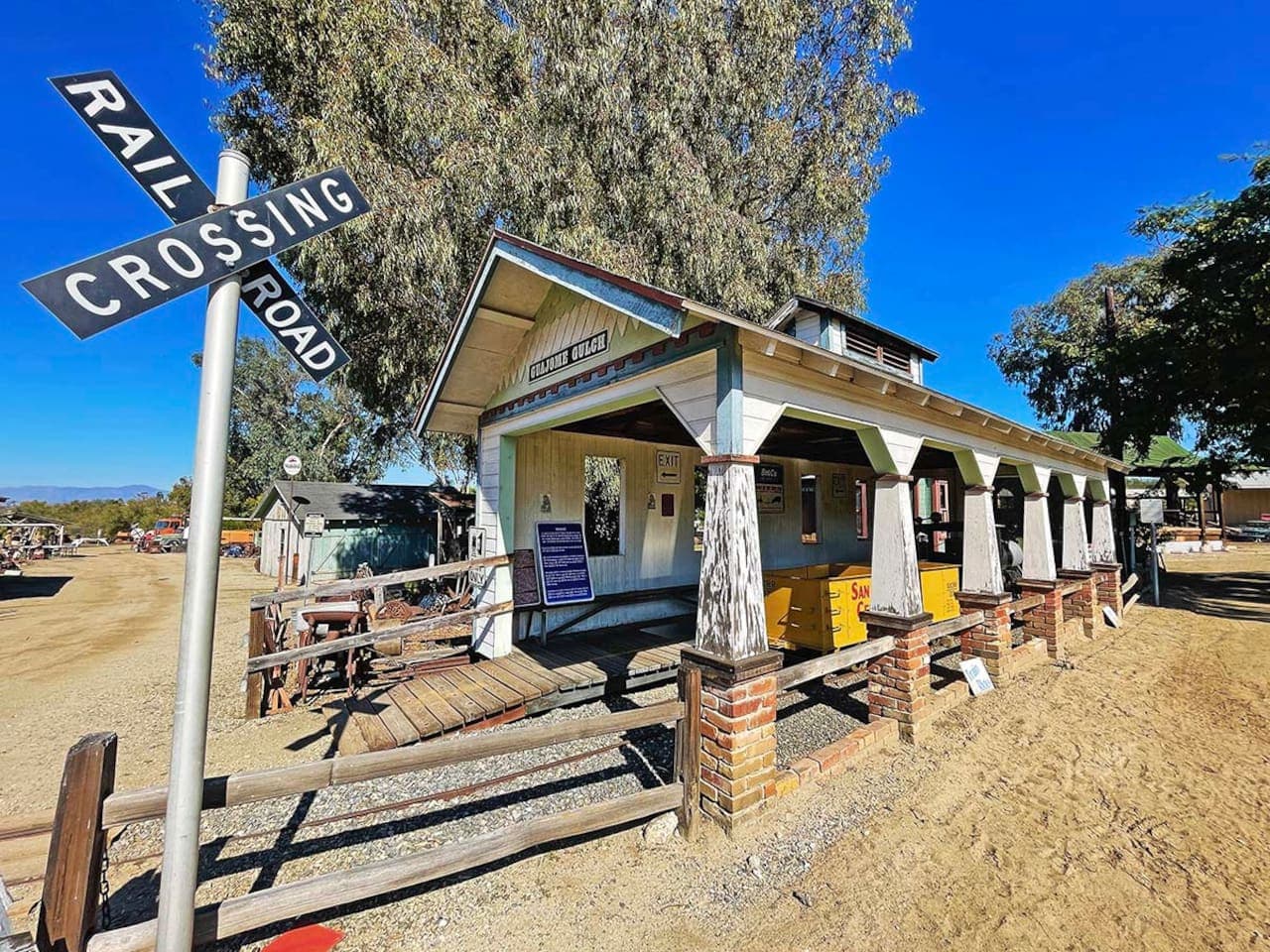 Explore the Antique Gas & Steam Engine Museum, just 10 minutes away for a fascinating journey through time! ⚙️