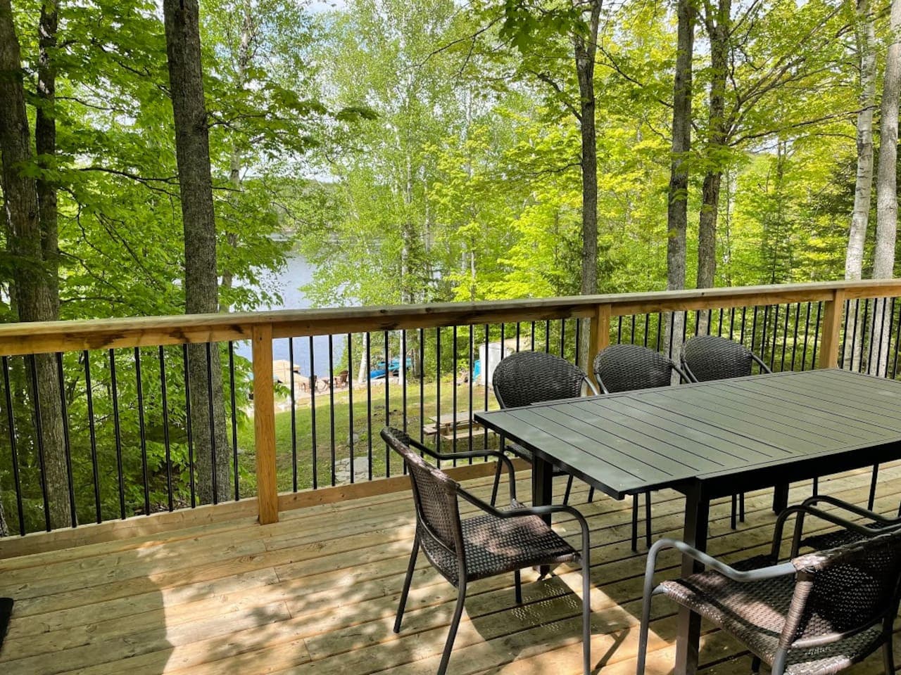 Morning coffee, afternoon sun, and evening stargazing—this deck does it all.