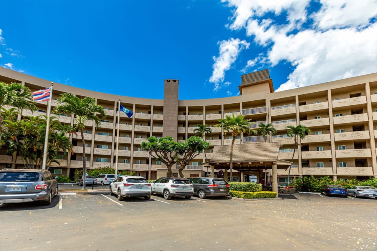 Hassle-free parking, steps from your island getaway.