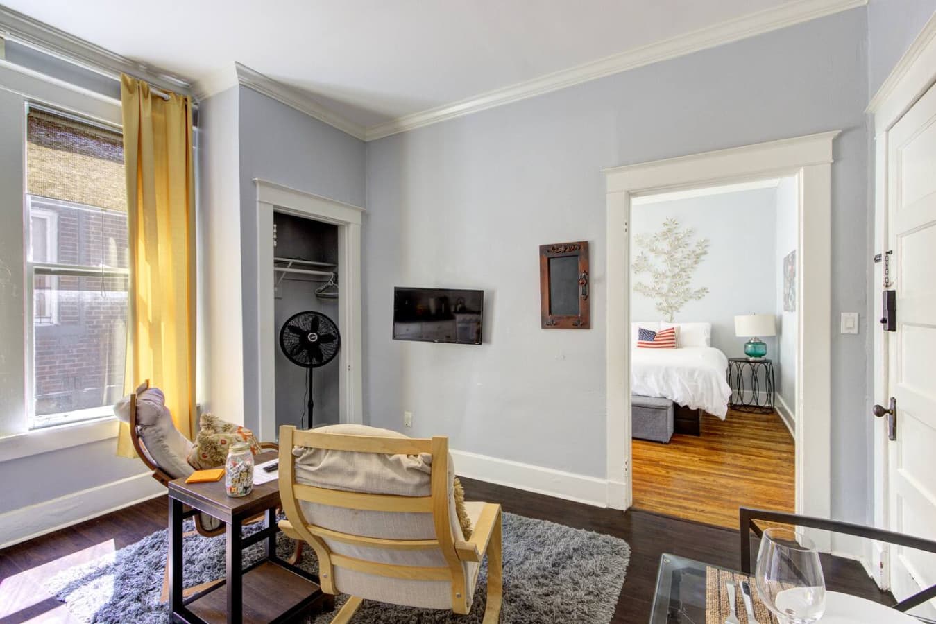 Compact living area just off the bedroom and entrance, featuring a Smart TV and cozy seating for relaxing after a day exploring Memphis.