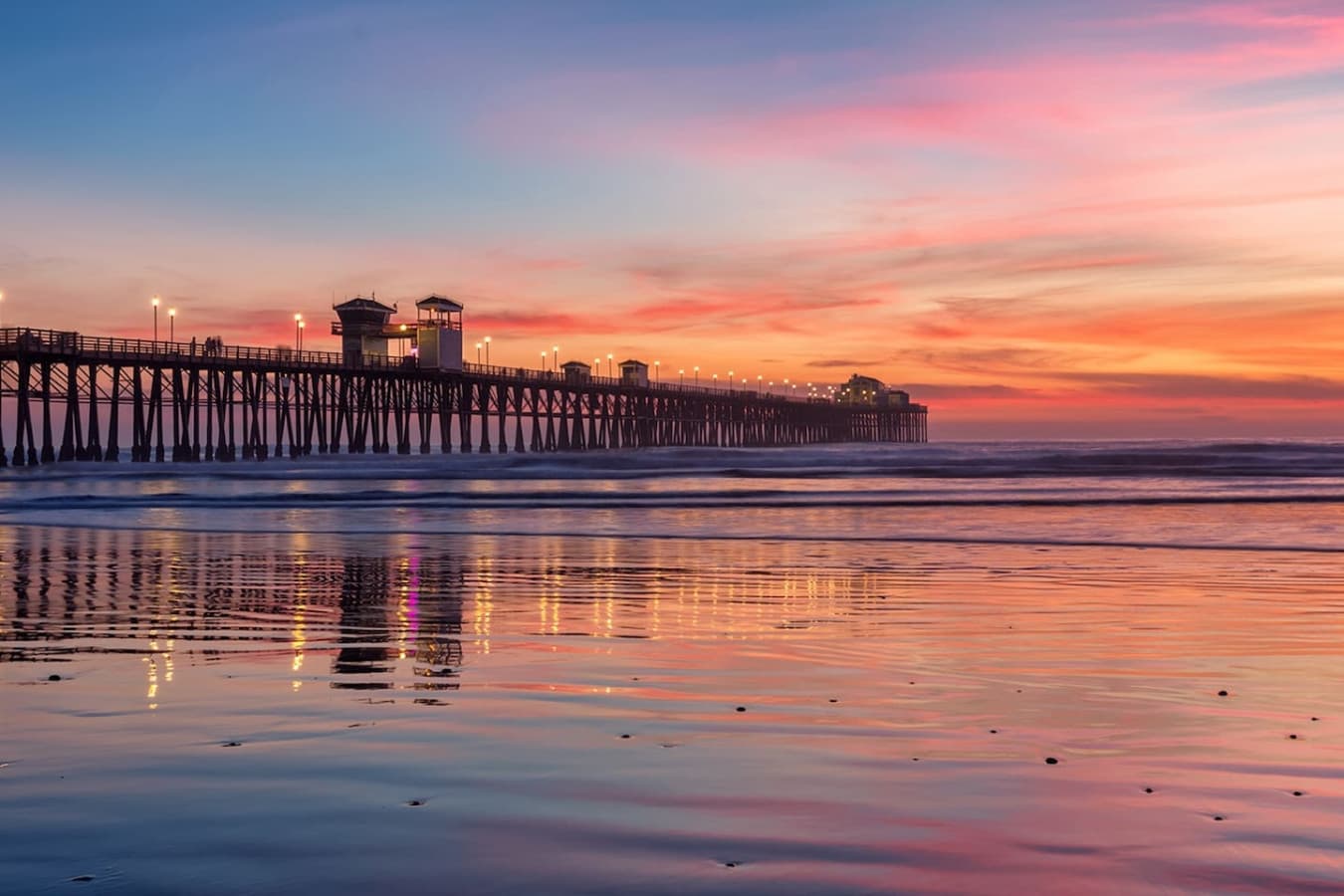 Golden sunsets, ocean breezes, and the iconic pier—Oceanside Beach is a must-see, only 15 minutes away!