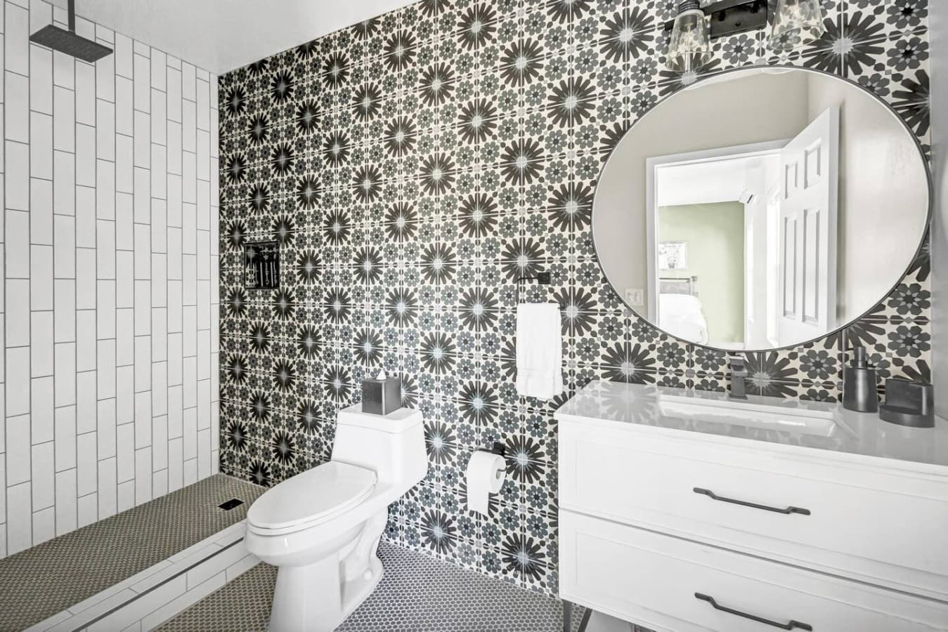Modern, stylish, and oh-so-inviting. ✨ This walk-in shower is your personal oasis!