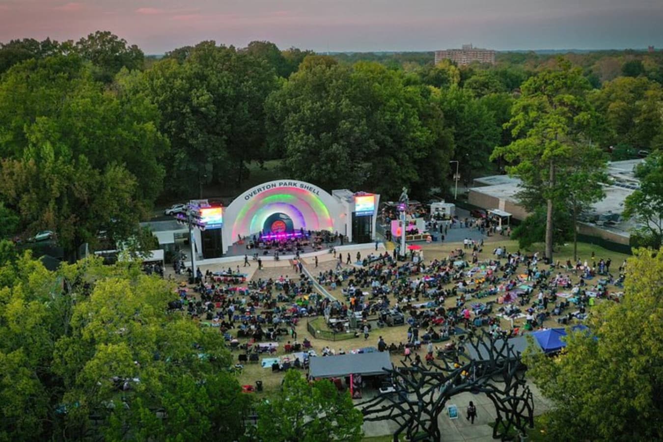 Just a 7-minute stroll to Overton Park and the legendary Levitt Shell—where Memphis music comes alive.