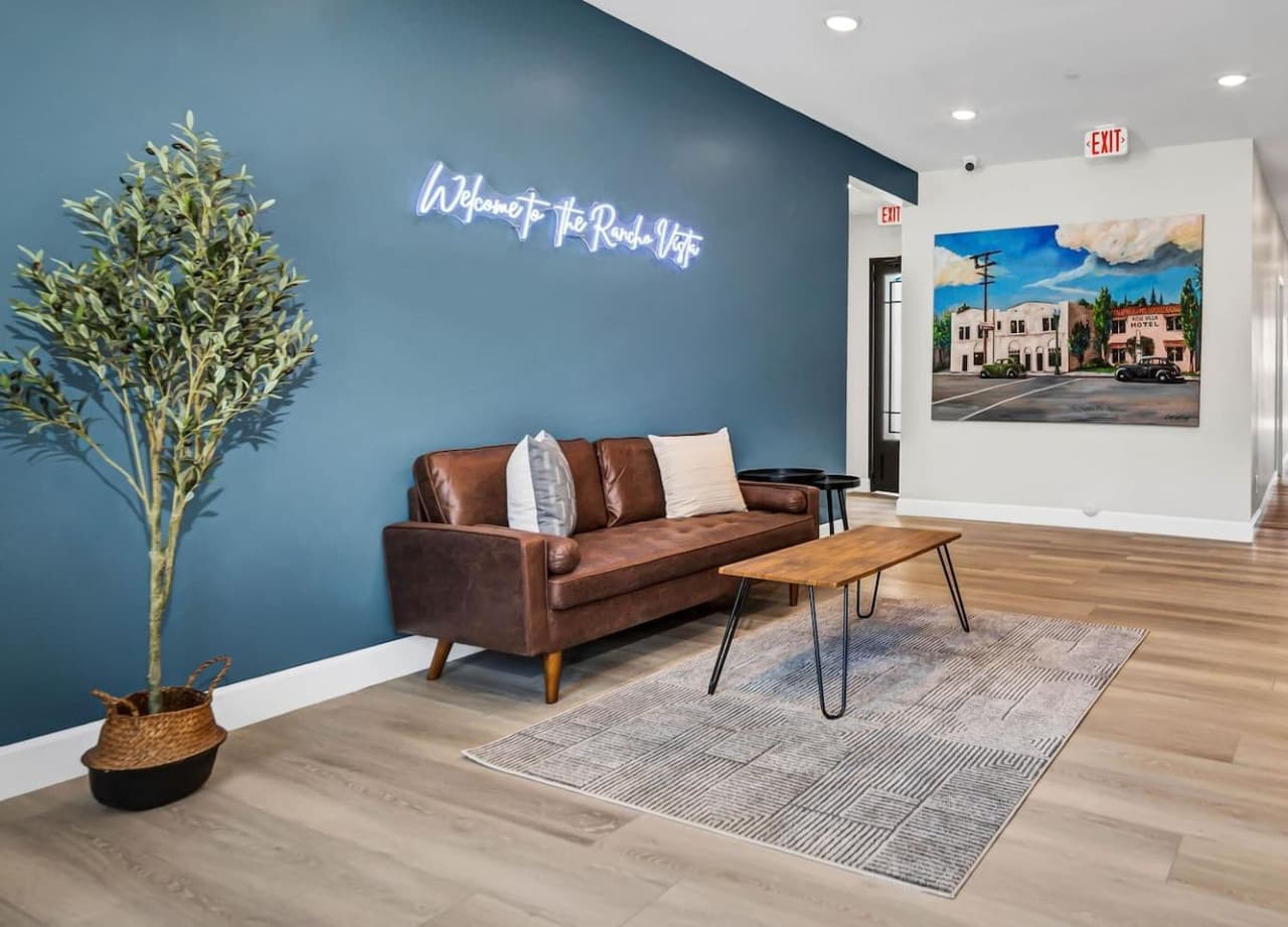 Take a break in our shared lobby: board games, leather couch, and all the relaxation you need. ️