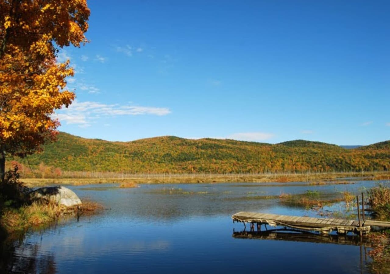 Winona Lake – 15 min drive - A serene, spring-fed lake perfect for kayaking, canoeing, fishing, and peaceful lakeside relaxation. A hidden gem for nature lovers.