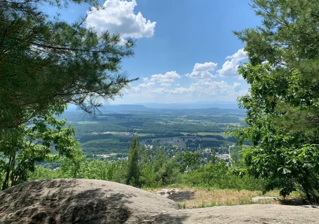 Bristol Ledges Trail – 8 min drive - A short but rewarding hike offering panoramic views of Bristol and the Green Mountains. A favorite for sunrise and sunset views.