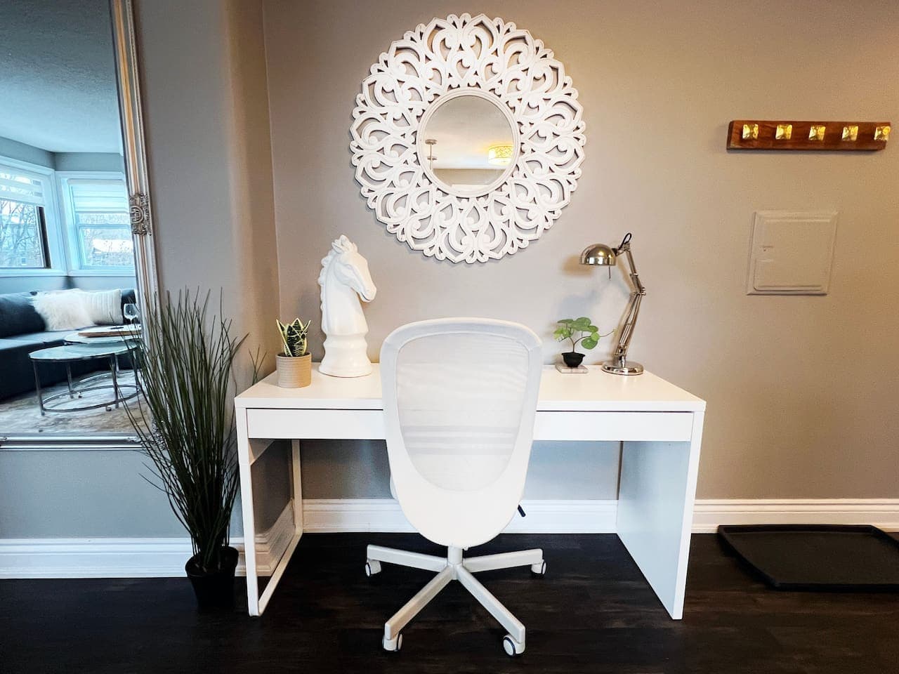 Dedicated worStay productive in this ergonomic workspace, complete with high-speed 500mbps Wi-Fi for all your work needs.kspace with high speed internet.
