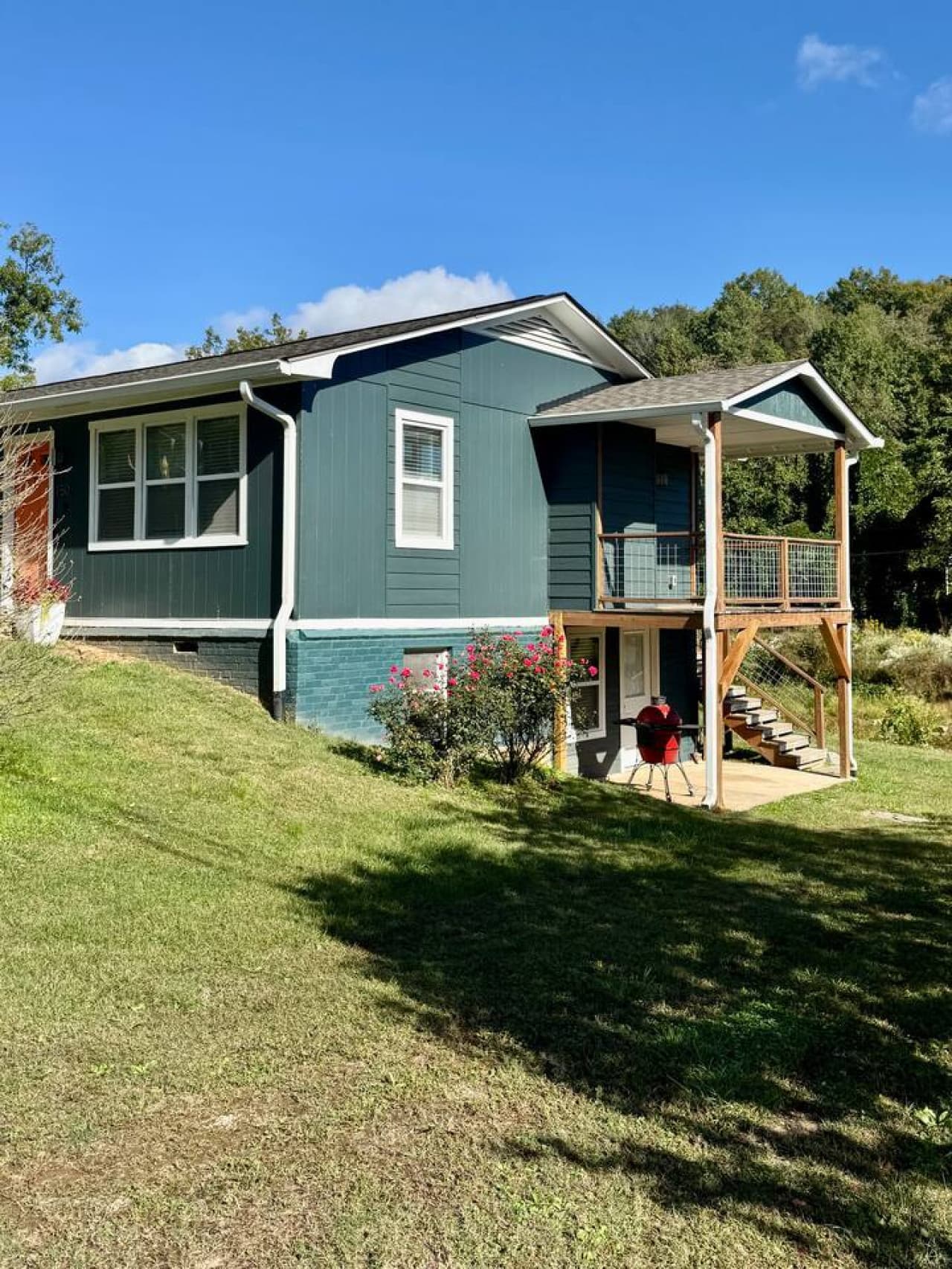 Your private hideaway, perfectly placed between town and trails.