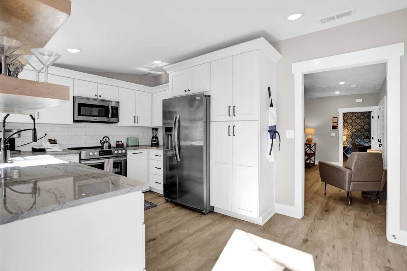 The kitchen's ready for you! Whether you want to whip up a meal or reheat takeaways from the nearby restaurants