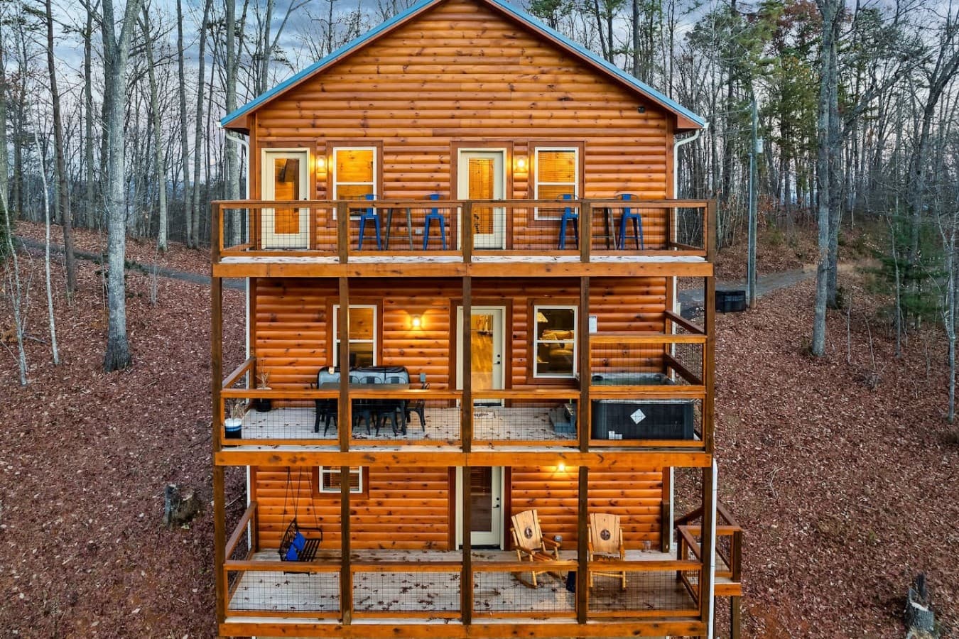 Secluded Serenity – Set against a backdrop of towering trees, this spacious three-level cabin offers a tranquil space to relax and connect with nature.