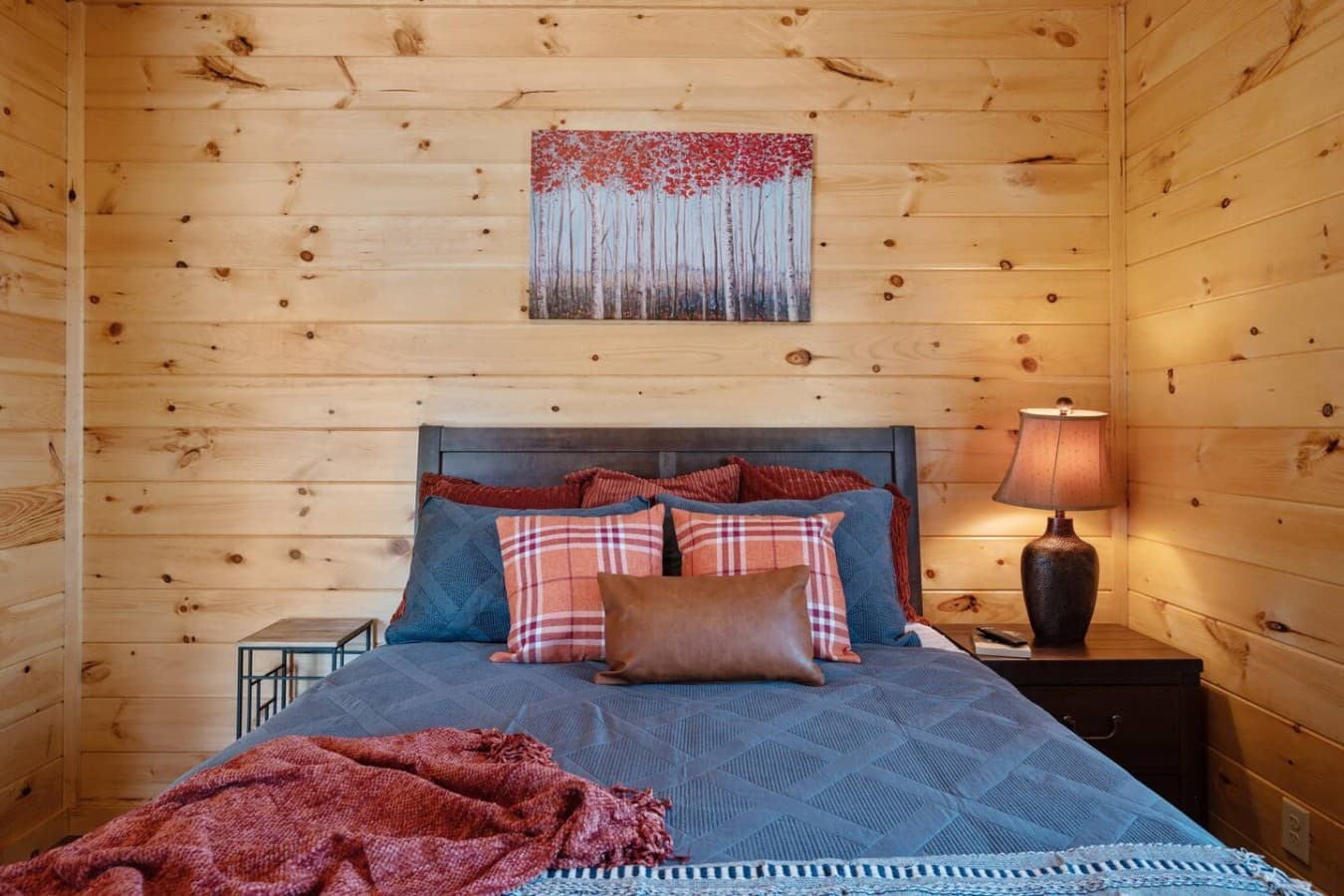 Snug & Serene – Soft linens and a cozy queen-sized bed make this the ultimate spot to unwind.