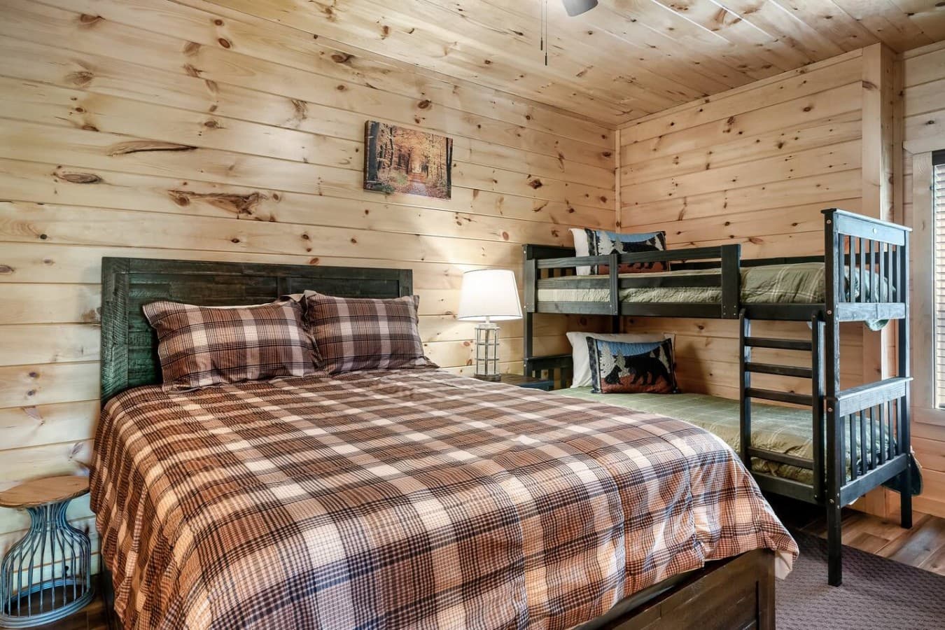 Perfect for friends or family, this room combines comfort and fun with its versatile bedding.