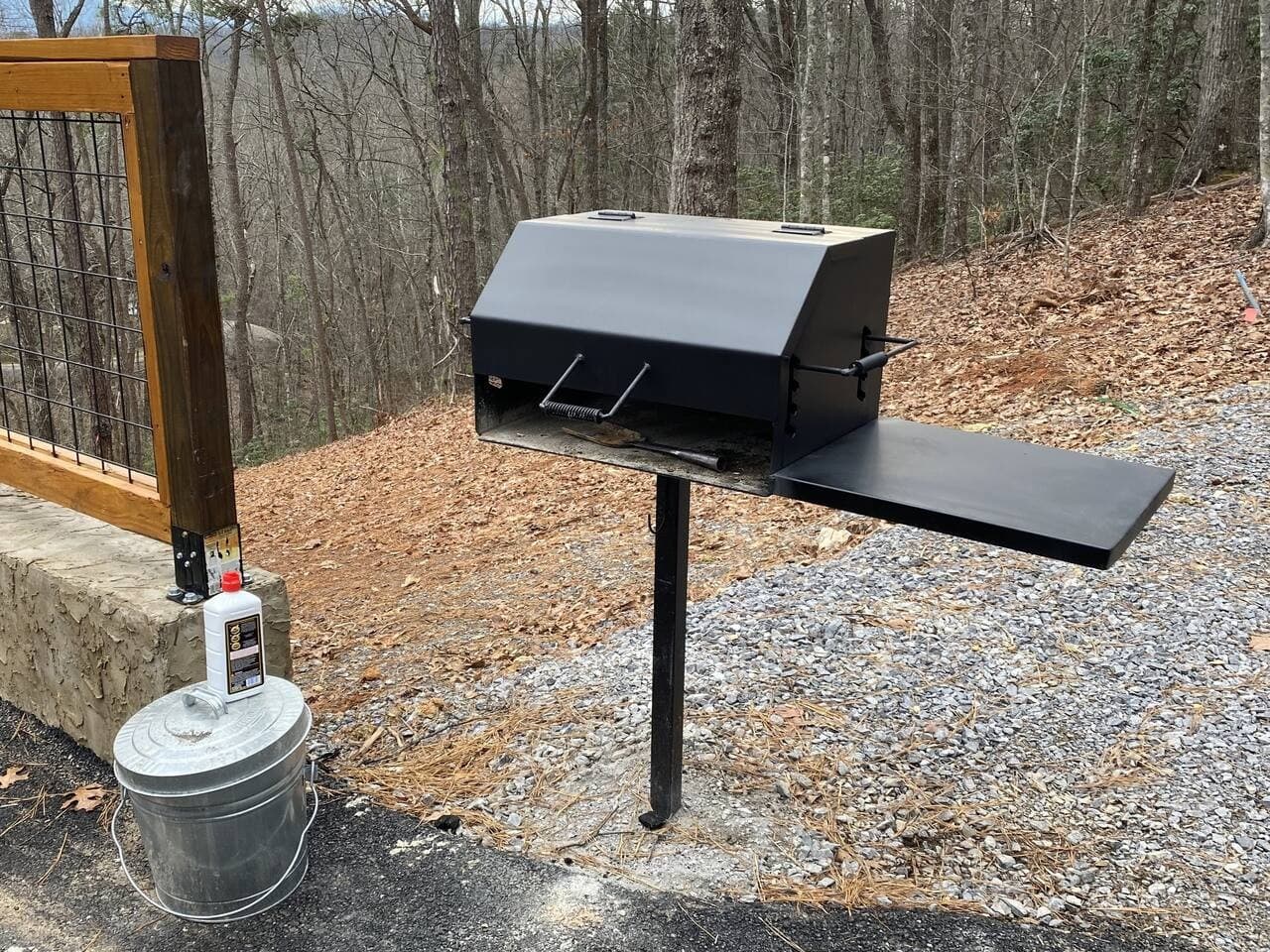 Grill & Chill – Enjoy a tasty barbecue on the large covered grill. Just bring your own charcoal for an easy, breezy outdoor meal.