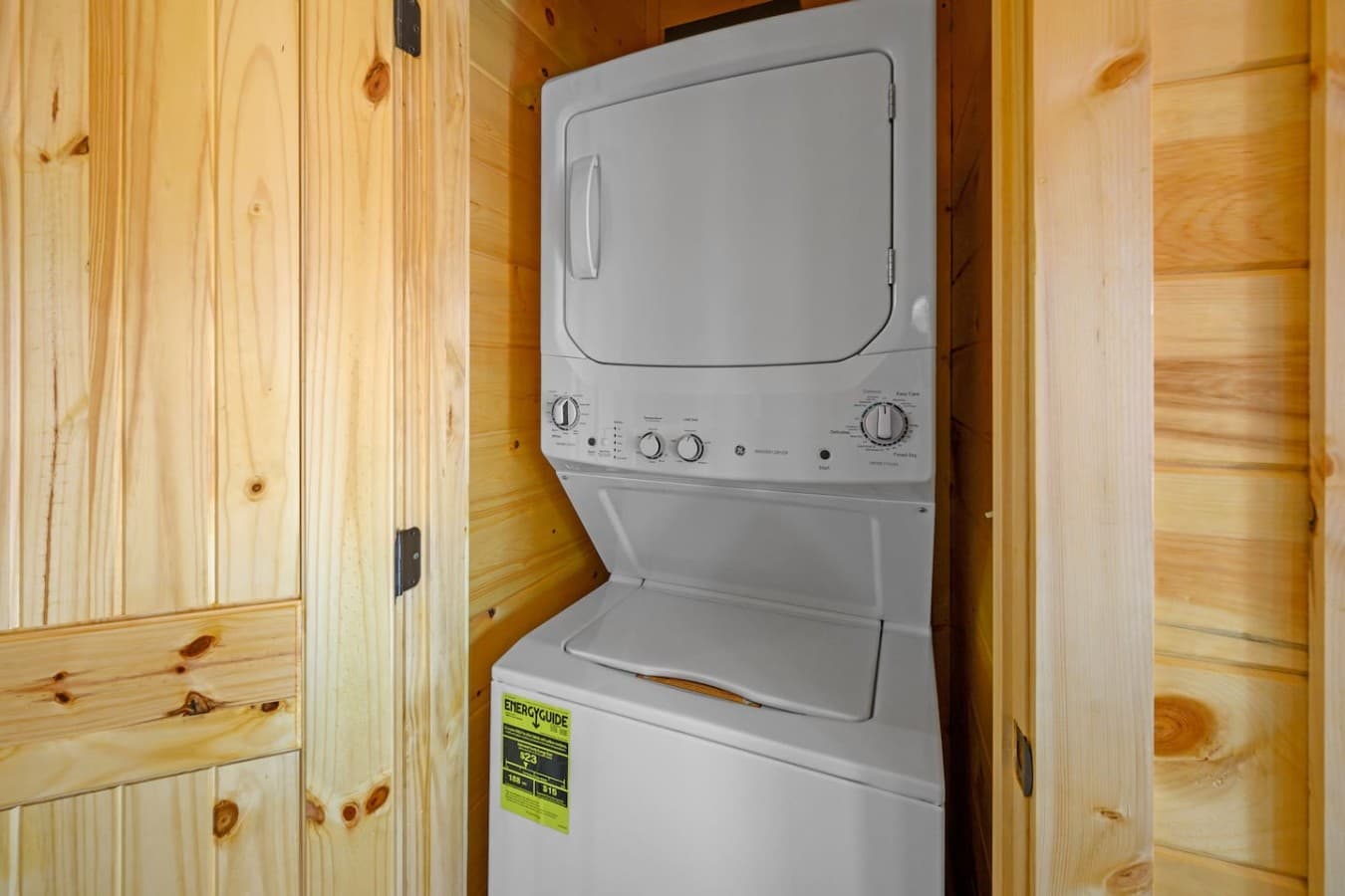 Stay Fresh – Keep your wardrobe fresh with the convenience of an in-home laundry area during your getaway.