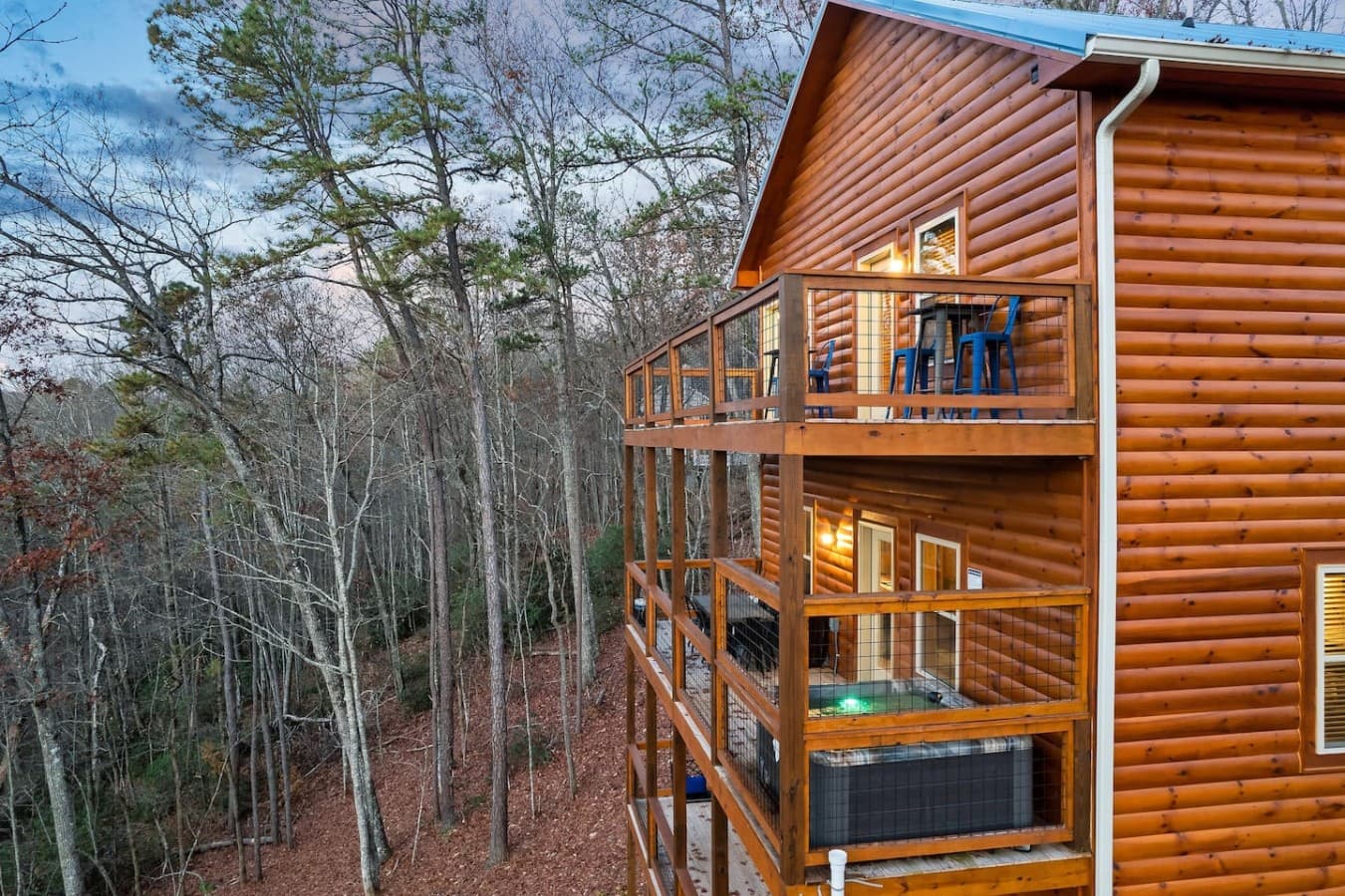 Nature’s Embrace – This charming wooden cabin with three levels is the perfect retreat, blending rustic beauty and modern comfort in the heart of the Smoky Mountains.