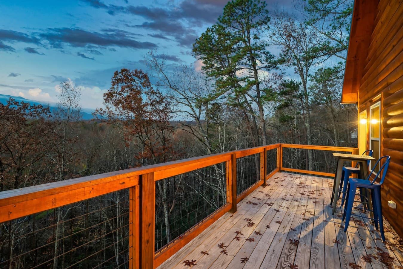 Mountain Views, No Filter Needed – This balcony comes with the best filter: real mountain views, comfy high chairs, and a table for all your snacks and drinks!