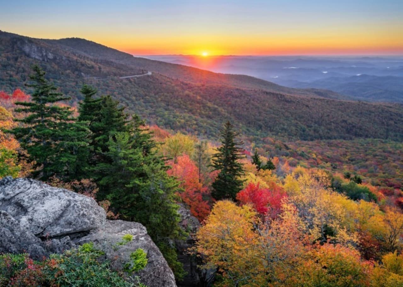 Golden Hour in the Smokies – Nothing compares to the beauty of a Smoky Mountain sunset. From this vantage point, you’ll witness nature’s breathtaking display of colors as the day winds down.